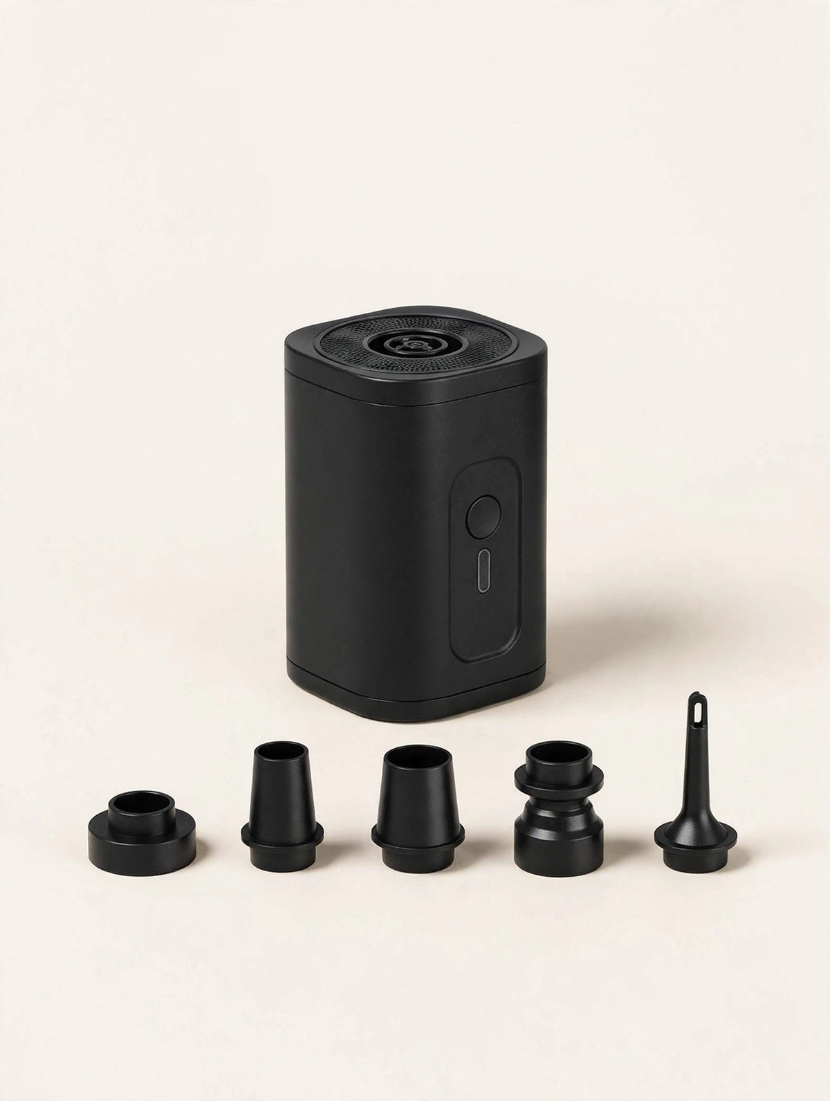 Pompe à air USB rechargeable noire avec 5 embouts pour sacs de rangement sous vide